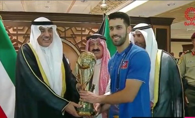 سمو ولي العهد يسلم كأس بطولة سموه الى نادي الكويت - جريدة الوفاق الالكترونية سمو ولي العهد يسلم كأس بطولة سموه الى نادي الكويت