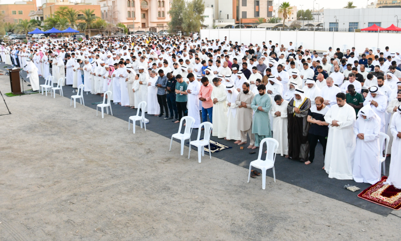 أهل الكويت يؤدون صلاة عيد الأضحى المبارك - جريدة الوفاق الالكترونية