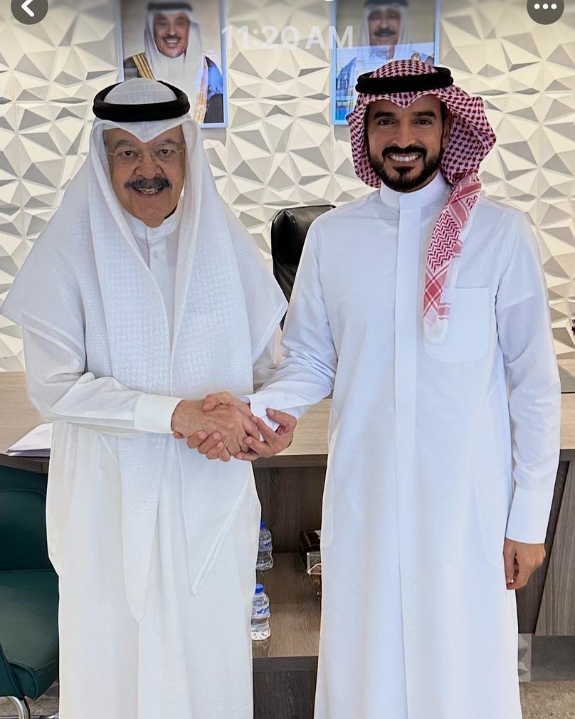 الوكيل المساعد لقطاع التلفزيون والإذاعة تركي المطيري مع يوسف الجاسم 2 - جريدة الوفاق الالكترونية